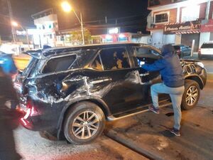 Exfutbolista Julio César Enciso volcó con su camioneta en Lambaré - Policiales - ABC Color