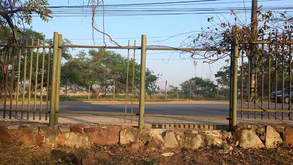 Diario HOY | Inseguridad galopante: roban vallado metálico del Jardín Botánico