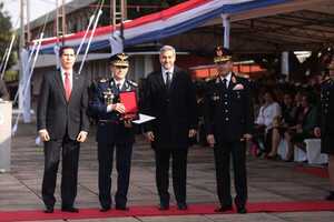 Presidente Abdo participó de ceremonia que conmemora el día del Agente de Policía - .::Agencia IP::.