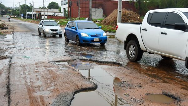 La avenida Avelino Martínez sigue en deplorable estado