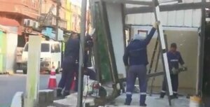 Calle Silvio Pettirossi se va liberando de las casillas en el Mercado 4 - Nacionales - ABC Color