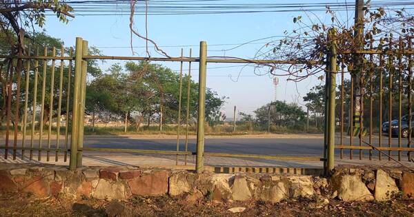 La Nación / Roban las rejas que rodean al Jardín Botánico de Asunción