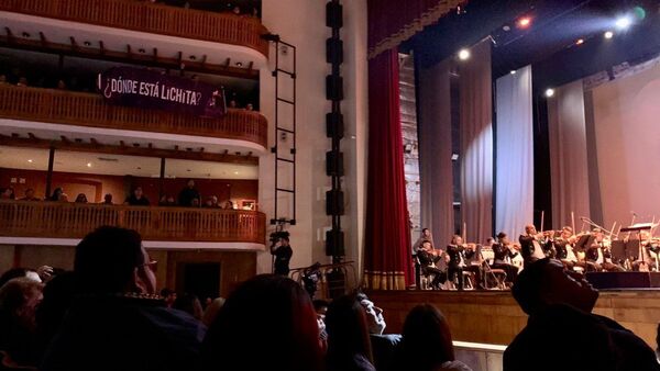 Escrachan a policías en un concierto por la desaparición de Lichita