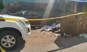 Encuentran cajón de bebé en basurero del mercado de Villarica, buscan el cuerpo