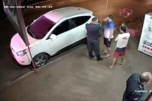 Ordenan el retorno a la cárcel del barrabrava abofetado por policía - Policiales - ABC Color