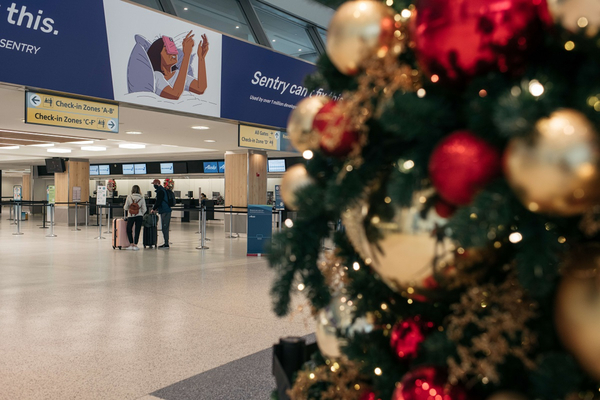 Más de 7 mil vuelos cancelados en Navidad por aparición de Ómicron | 1000 Noticias