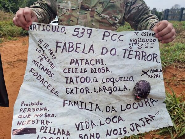 Hallan carteles alusivos al PCC en campamentos narcos intervenidos en Amambay - Nacionales - ABC Color