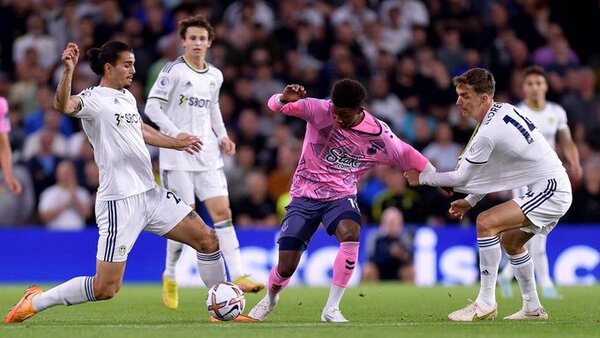 Leeds United se atasca ante el Everton