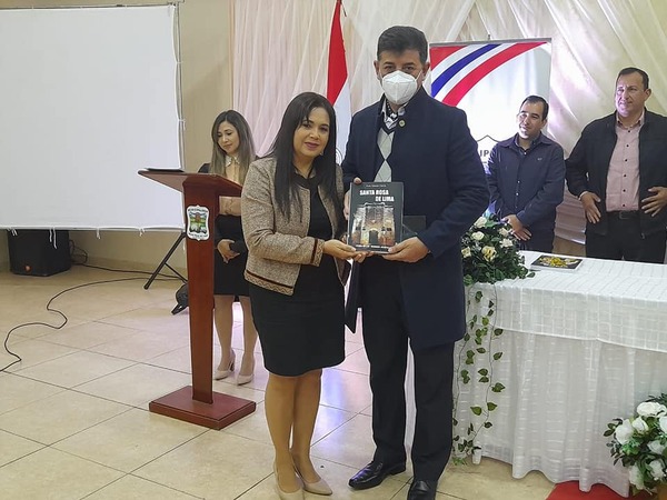 Ruth Almada Garcia lanza su libro «Santa Rosa de Lima», tierra de las Reducciones Jesuíticas