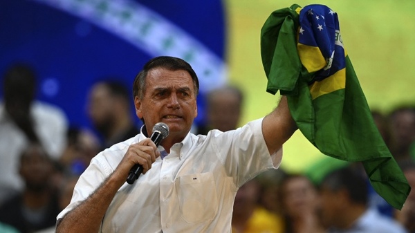 Bolsonaro volvió a cargar contra Boric y la reforma constitucional chilena