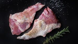 Una carne diferente: Corderos 1412 ofrece los mejores cortes ovinos del país (con chorizos incluidos)