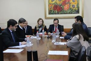 Insisten en manotear bienes del fondo jubilatorio del IPS - Política - ABC Color