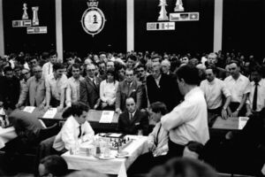 Ajedrez por Zenón Franco: Partidas Memorables (193), Boris Spassky vs Robert Fischer, Siegen 1970 - Polideportivo - ABC Color