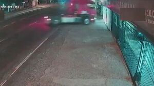 Perdió el control de un camión y chocó contra dos viviendas