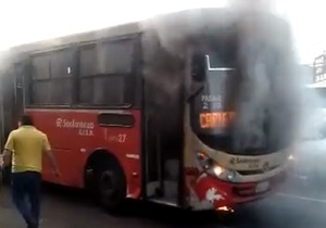 Bus de la Línea 27 arde en llamas sobre Eusebio Ayala