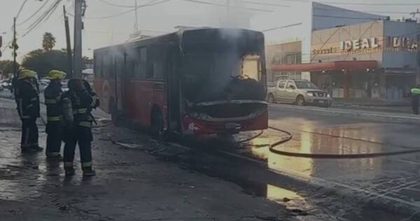La Nación / Bus de la línea 27 se incendió sobre Eusebio Ayala