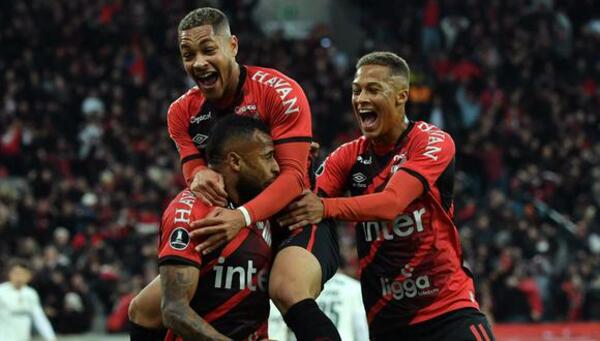 Athletico Paranaense vence al campeón Palmeiras en semifinal de ida en la Libertadores - .::Agencia IP::.