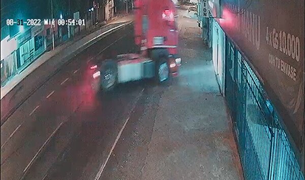 Camión impactó contra vivienda y local comercial sobre ruta PY02, en Capiatá - Policiales - ABC Color