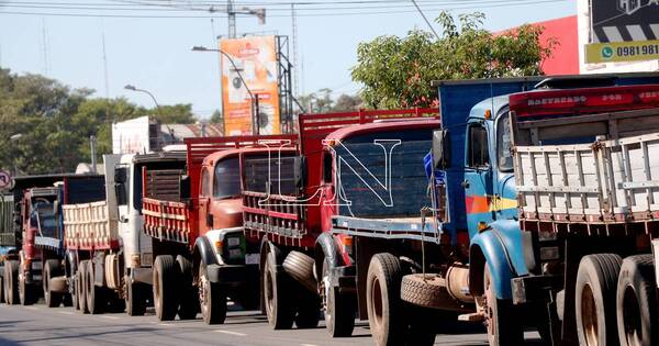 La Nación / Camioneros de Tobatí piden la renuncia de Lichi por incumplimiento de acuerdo