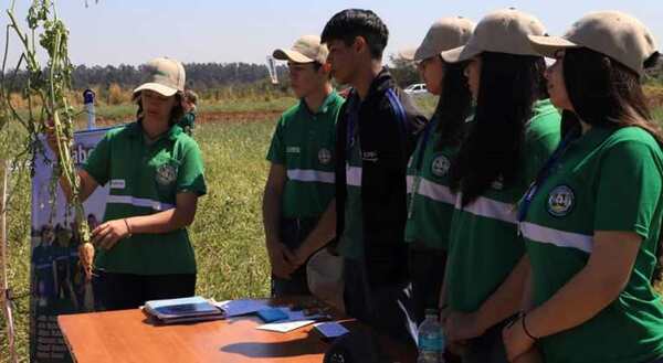 Estudiantes de Minga Guazú demostraron sus conocimientos sobre el uso de abonos verdes