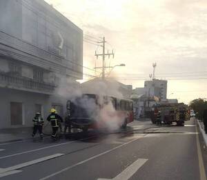 Crónica / Bus chatarra okaipaité: “Bajamos justito o si no iba a ser una tragedia”