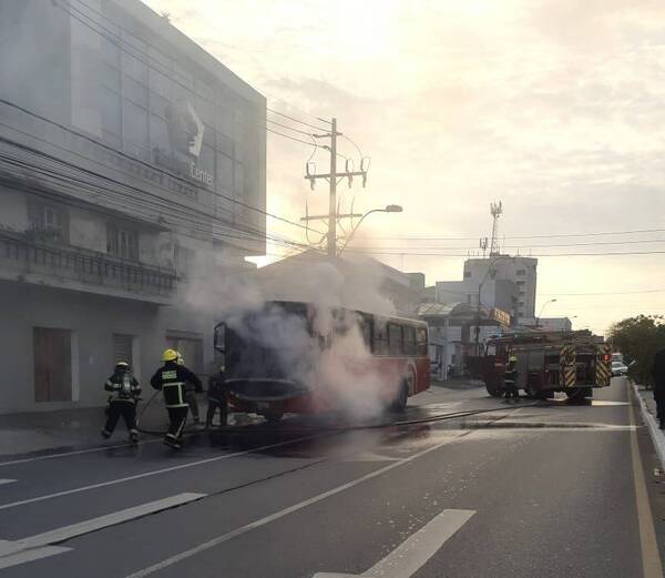 Crónica / Bus chatarra okaipaité: “Bajamos justito o si no iba a ser una tragedia”
