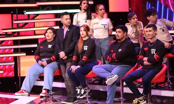 Tensión entre los cantantes de "Rojo" | Telefuturo
