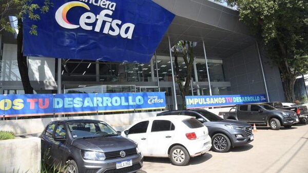 Fiscalía allana financiera en investigación a Luis Arza por estafa y lavado