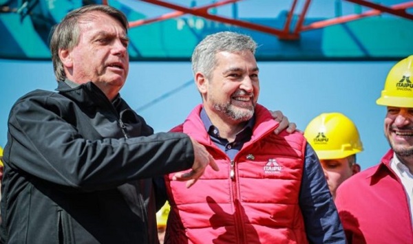 Abdo y Bolsonaro recorren el Puente de la Integración tras unión