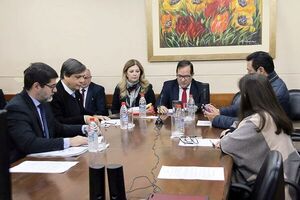 Diario HOY | Quieren meter mano en los fondos del IPS: comisión a cargo de Samaniego da 'ok' a Bataglia