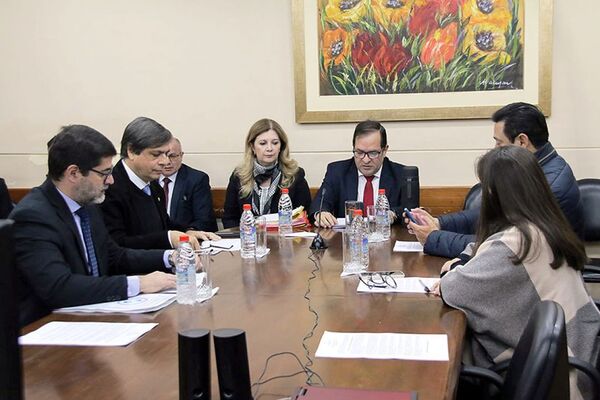 Diario HOY | Quieren meter mano en los fondos del IPS: comisión a cargo de Samaniego da 'ok' a Bataglia