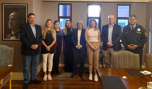 Migraciones y Consulado Británico acuerdan cooperación para intercambio de información - .::Agencia IP::.