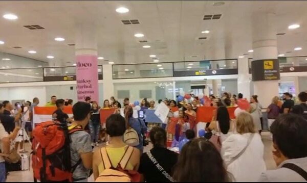 (VIDEO)¡Masivo y caluroso recibimiento a Tierra Adentro en España con maratón de fans!