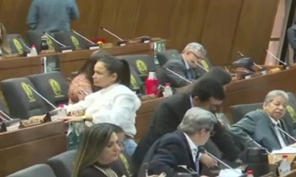 Tenso debate sobre préstamos de cooperativa - SNT