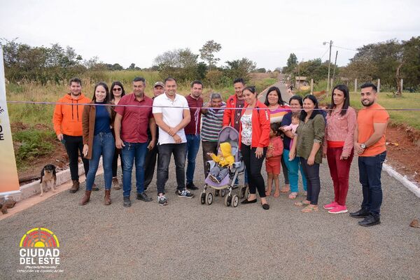 Inauguran tres obras de empedrados en barrios de CDE - Noticde.com