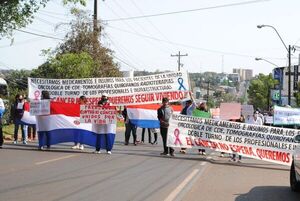 Pacientes oncológicos cierran ruta para exigir mayor asistencia al gobierno central - ABC en el Este - ABC Color