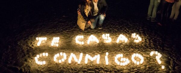 Enrique Pavón realiza conmovedora propuesta de matrimonio a su pareja tras 20 años de relación
