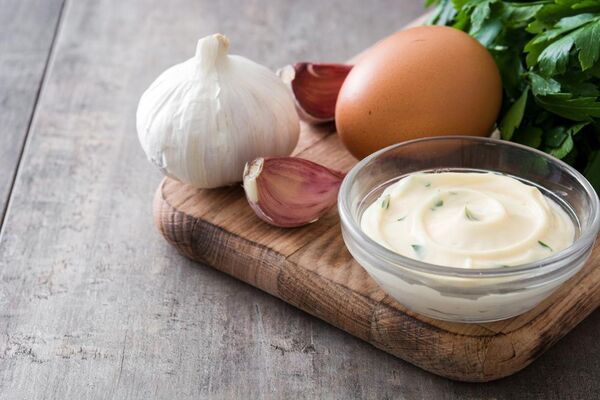 Prepará tu propia mayonesa de ajo en casa