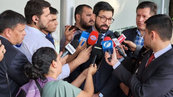 Fiscalía incauta documentos de transacciones de Luis Arza
