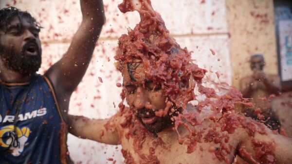La Tomatina, la guerra de tomates anual que atrae a miles de turistas al pueblo español de Buñol