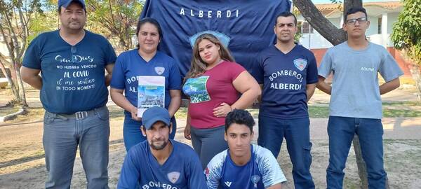 Crónica / Candidata a Miss Gordita tiene el apoyo de todo un cuerpo de bomberos