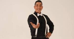 Crónica / Fran Arce, el bailarín de "las Karashans" que aprende nuevas cosas en la obra