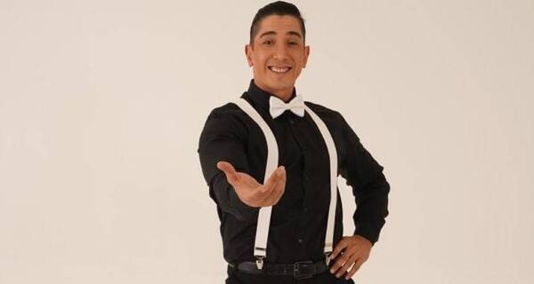 Crónica / Fran Arce, el bailarín de "las Karashans" que aprende nuevas cosas en la obra