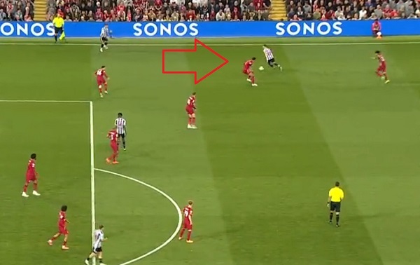 Almirón saca a “bailar” a van Dijk en el gol del Newcastle - Paraguaype.com