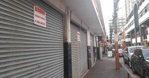 La Nación / Edificios y galerías de CDE, vacíos en un 60%