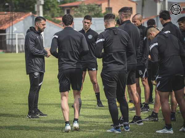 Superan 5 mil entradas vendidas para duelo 12 de Octubre- Olimpia - La Clave