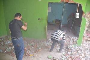 Crónica / Laburantes de transportes escolares se fueron a reparar casa reventada