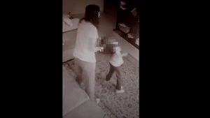 Video revela que una mujer presuntamente maltrataba a su hijastra