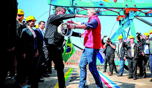 Presidentes de Paraguay y Brasil recorrieron el tramo central del Puente de la Integración - La Clave