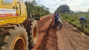 En un mes, motoniveladora de la Municipalidad de Loreto reparó más de 50 km de caminos rurales